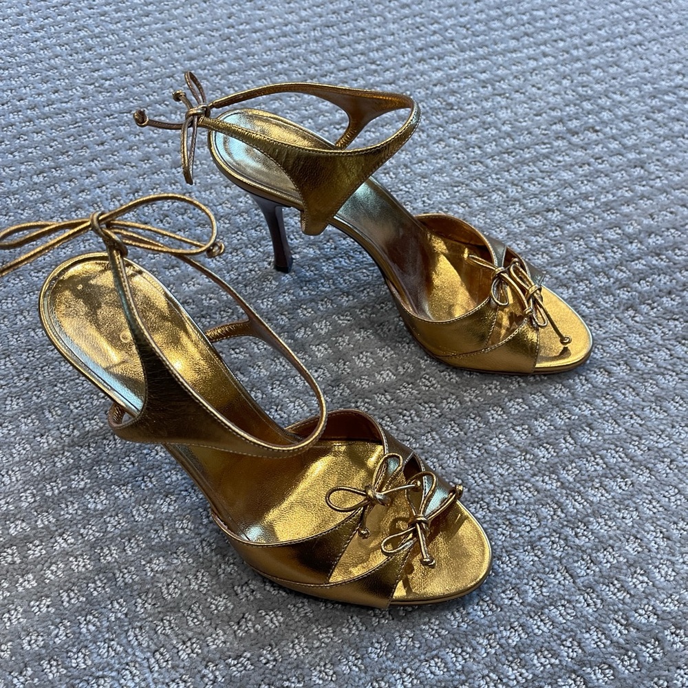 Authentic Gucci gold metallic leather tie closure shoes